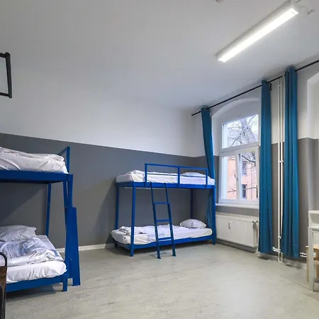 柏林飞马酒店 *