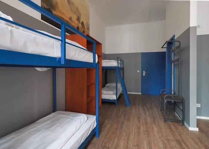 柏林飞马酒店 *